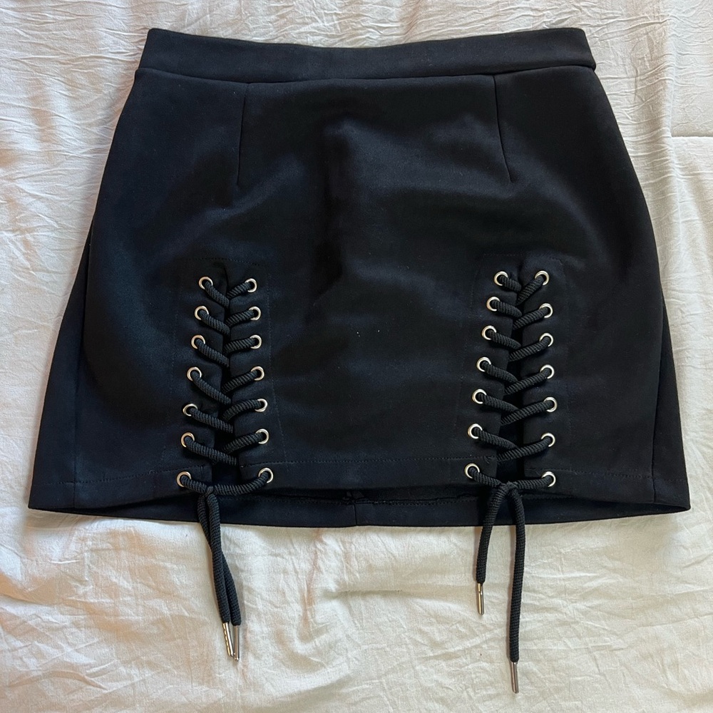 Black‎ Lace-Up Mini Skirt Size Medium